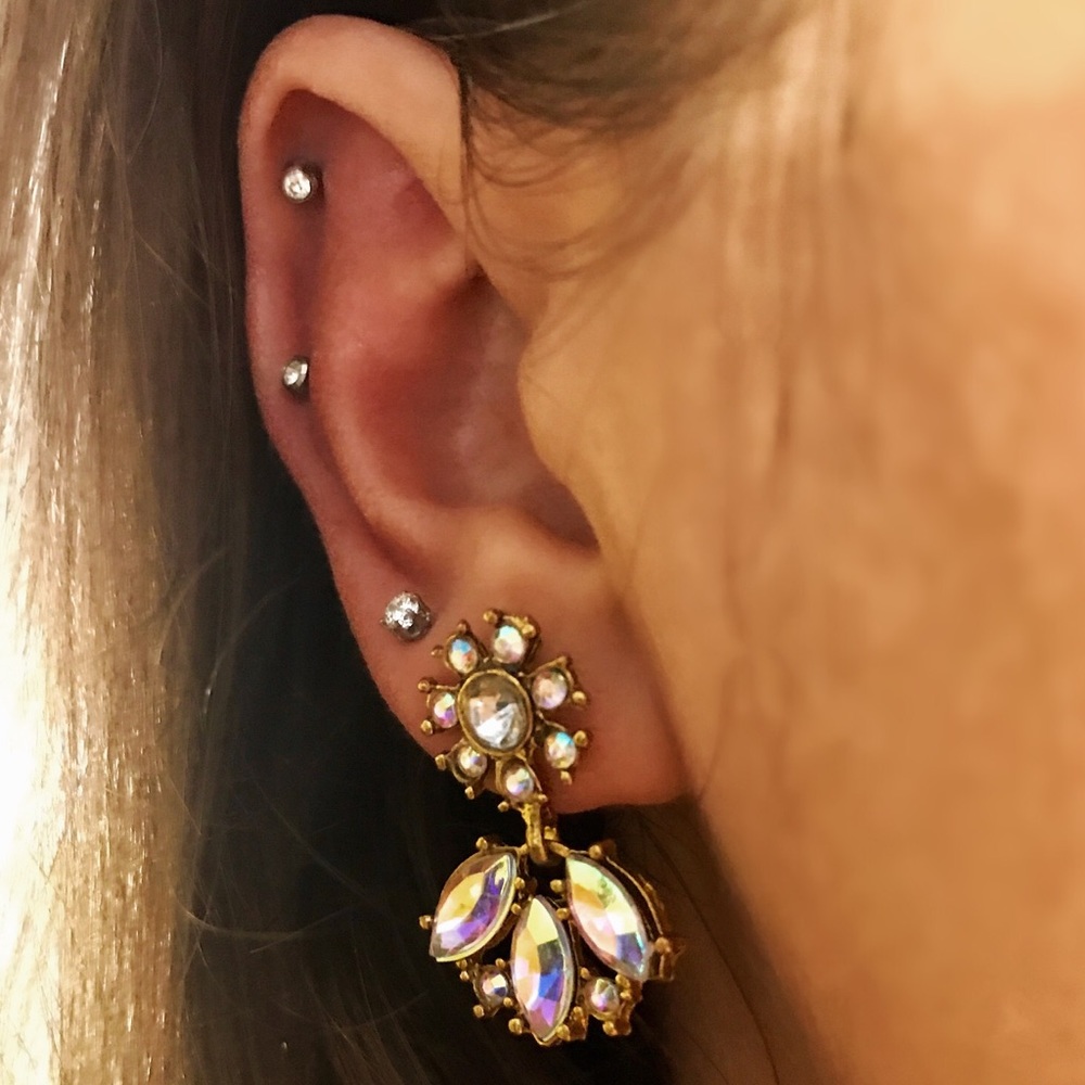 NEW!💙💎VINTAGE RHINESTONE EARRINGS!💎💙GOLD LOOK! - Picture 7 of 8
